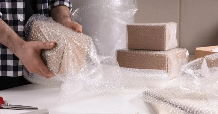 Tips Packing dengan Bubble Wrap agar Tidak Boros dan Boncos!