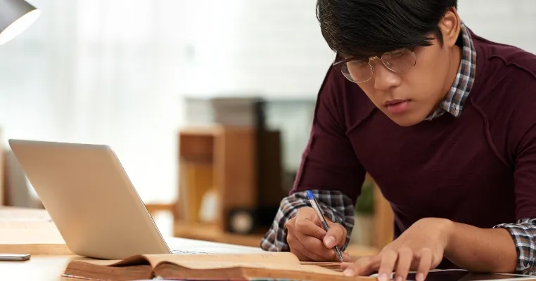 Mau Kirim Paket ke Surabaya? Cek Ongkirnya dulu di Lion Parcel!