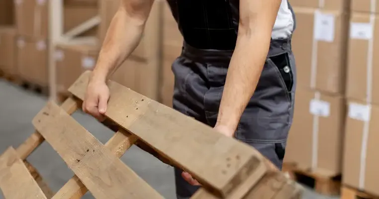 Keunggulan Packing Kayu: Solusi Kirim Paket Aman, Kokoh, dan Profesional