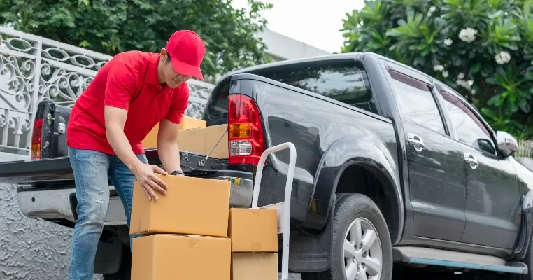 Perbedaan Jasa Pengiriman Barang Paket Reguler vs Kargo