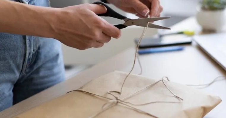 Cara Kirim Kain Batik ke Malaysia: Cara Mengemas & Tips Memilih Jasa Kirim