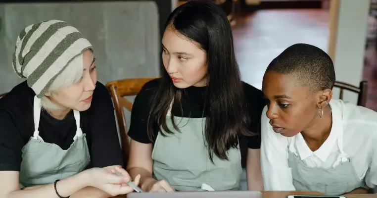 Apa itu Reseller? Yuk Intip Cara Kerja Hingga Tips Suksesnya!