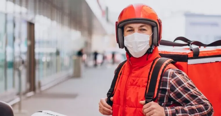 Cara Promosi Jasa Pengiriman ke Bisnis yang Produknya Rentan dengan Air