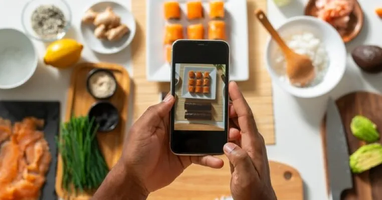 7 Cara Jualan Makanan Online & Tips Pengiriman