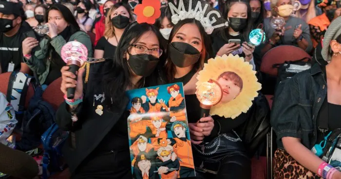 Gak Cuma Jadi Fans, K-popers Bisa Cuan dengan Bisnis Ini Lho!