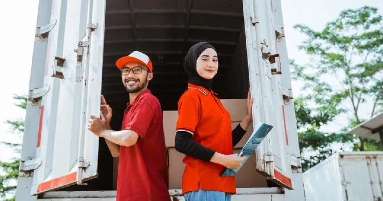 Apa Sih Perbedaan Kirim Paket Lewat Darat, Laut, dan Udara?