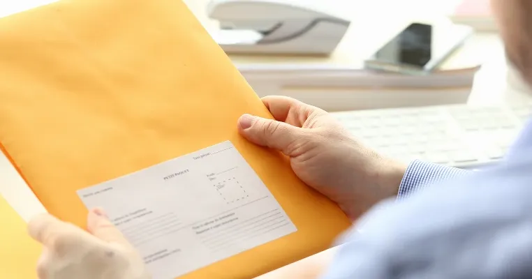 Mau Kirim BPKB? Jangan Asal Masuk Amplop, Ini Cara Aman & Murah Ongkirnya