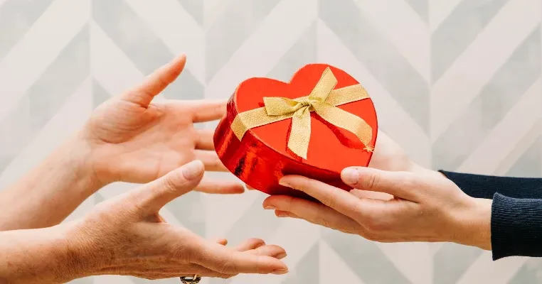 10 Rekomendasi Hadiah Valentine Terbaik dan Romantis!