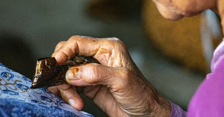 Trik Distribusi Kain di Momen Hari Batik Nasional