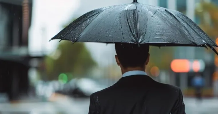 Musim Hujan Tiba! Ini 3 Jenis Promosi yang Wajib Pebisnis Fashion Ikuti