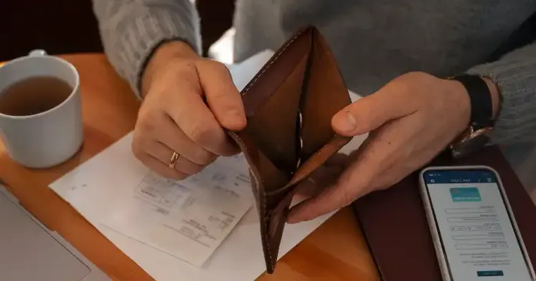 Mau Bayar Paket Tapi Saldo Kurang? Bayar di Tempat aja, Dijamin Praktis!