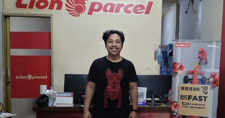 Bangun Relasi ke Pelanggan, Kunci Sukses Johanes Jadi Agen Lion Parcel