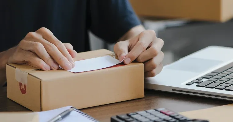 Mau Barang yang Dikirim Aman? Gunakan Fitur Lacak Paket