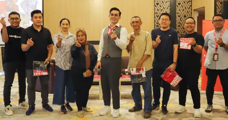 Lion Parcel Mulai Rangkaian Acara “A Day with CEO” bersama Denny Sumargo di Surabaya