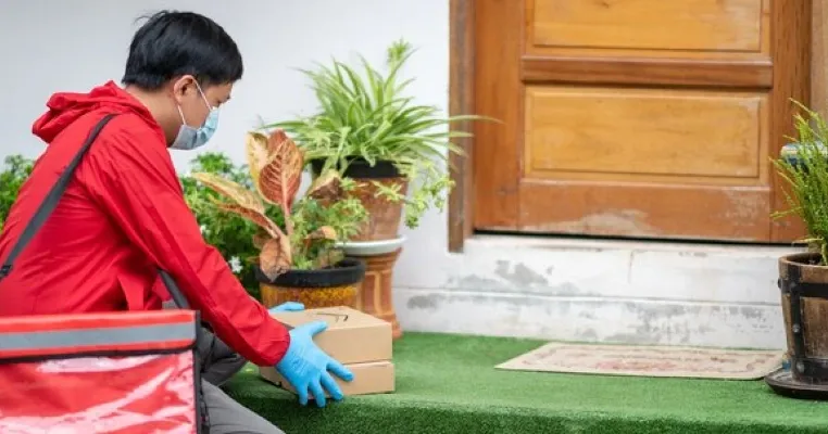 5 Tips Kirim Paket Saat Musim Hujan