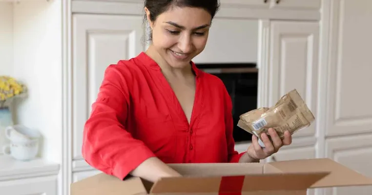 Cara Packing Makanan Ringan Anti Remuk dan Rusak ala Lion Parcel