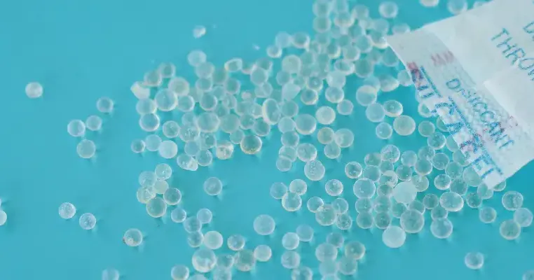 Lindungi Barang dari Lembap! Fungsi Strategis Silica Gel di Dunia Logistik