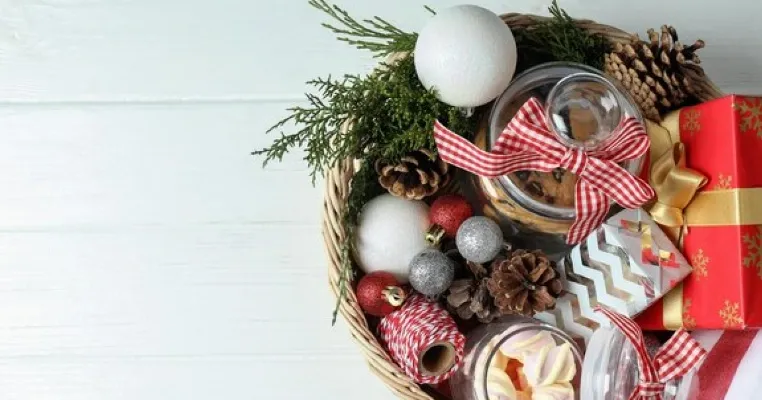 Jadikan Momen Perayaan Natal Bagi Toko Kue Untuk Raih Cuan Dengan Berjualan Hampers